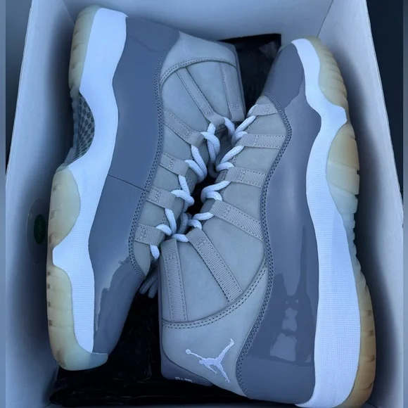 Jordan 11 Retro: Cool Grey - Picture 5 of 6